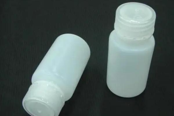 炔丙菊酯和氯氟醚菊酯的区别，前者是液体后者是固体