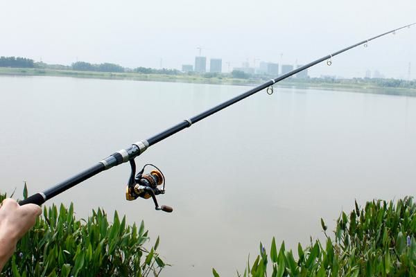 1.8米鱼竿何时使用，手竿适合在精养池、桥洞、近岸边等位置作钓