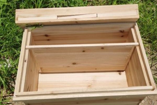 如何简单制做蜂箱，一般可使用杉木、松木、桐木等木材作为材料