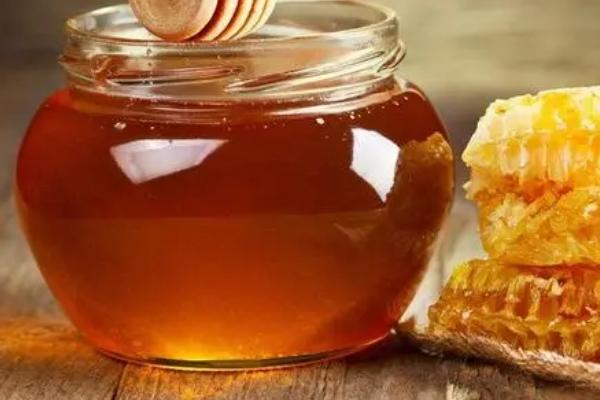 哪种蜂蜜才算比较好，由蜜蜂酿制成熟的自然蜜就是好蜂蜜