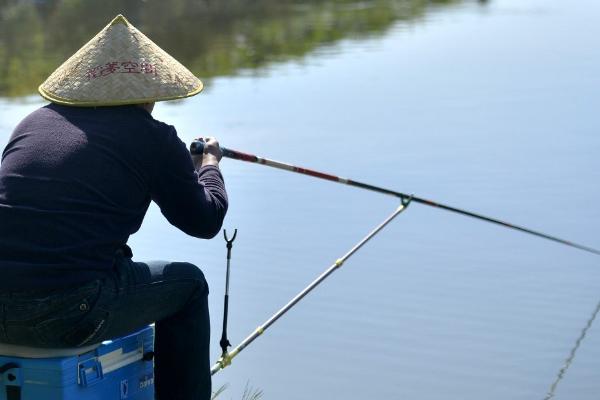 鱼竿的简介，是钓鱼最基础的工具